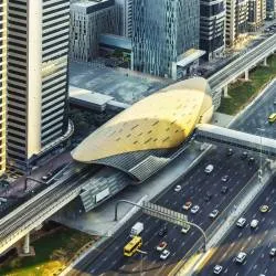How to travel efficiently around Dubai and use the smart "nol" card?