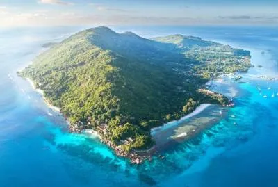 Praslin/La Digue - by boat