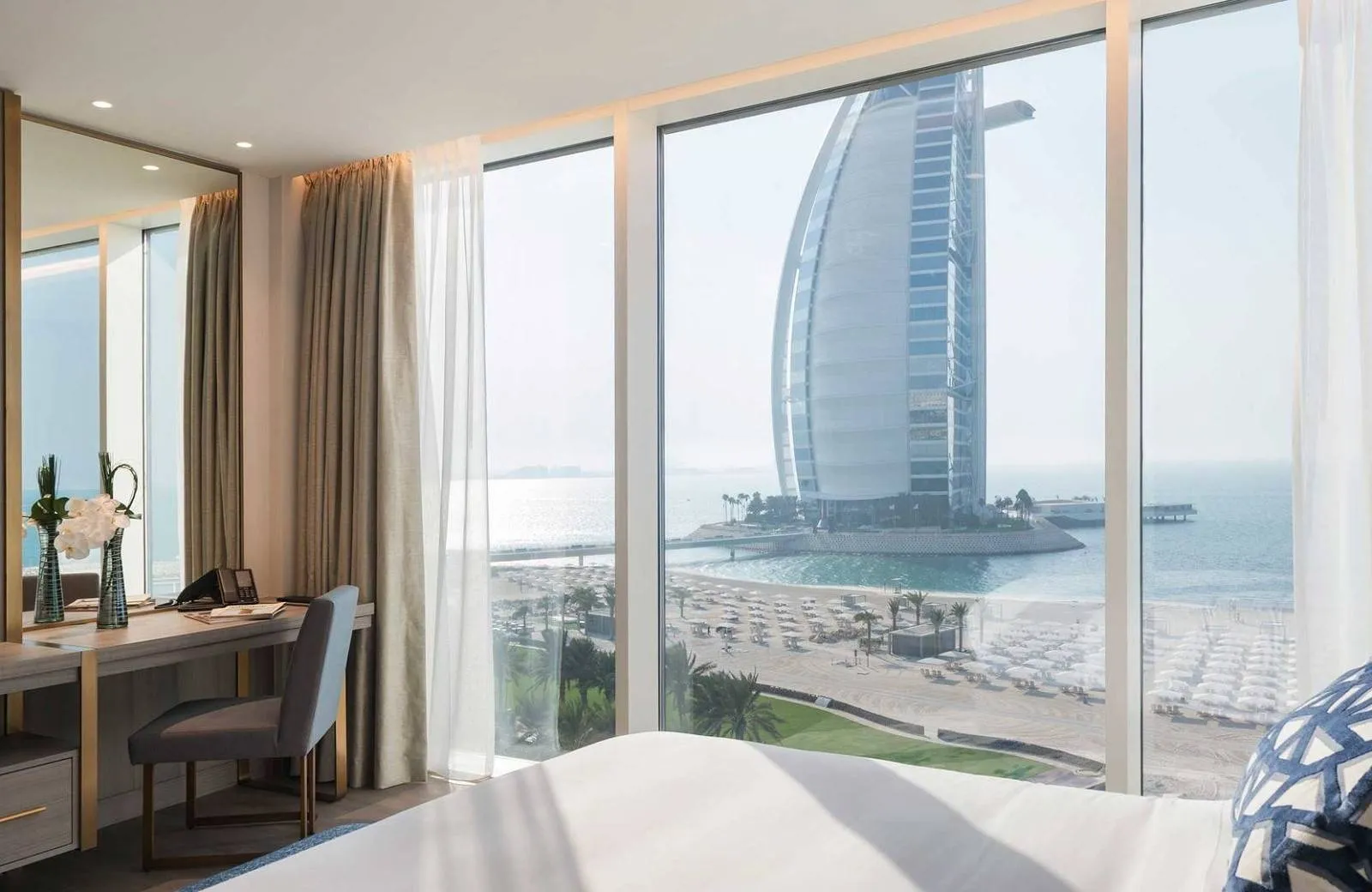 Jumeirah Beach Hotel 5*