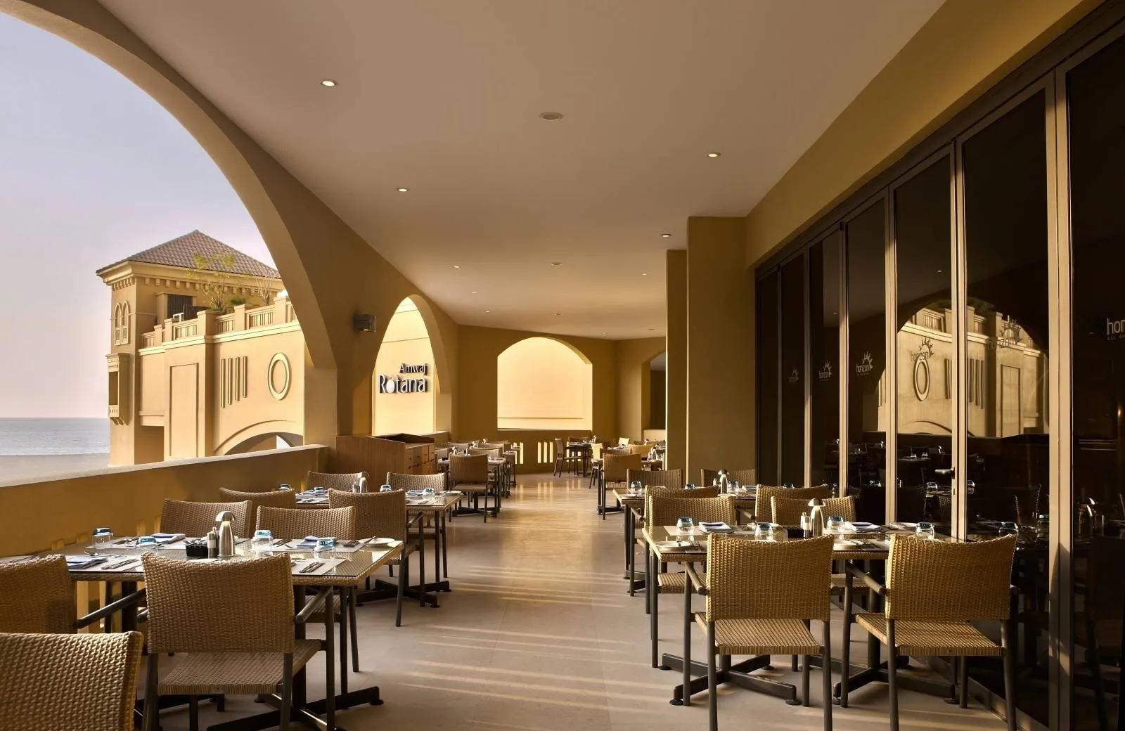 Amwaj Rotana Jumeirah Beach 5*