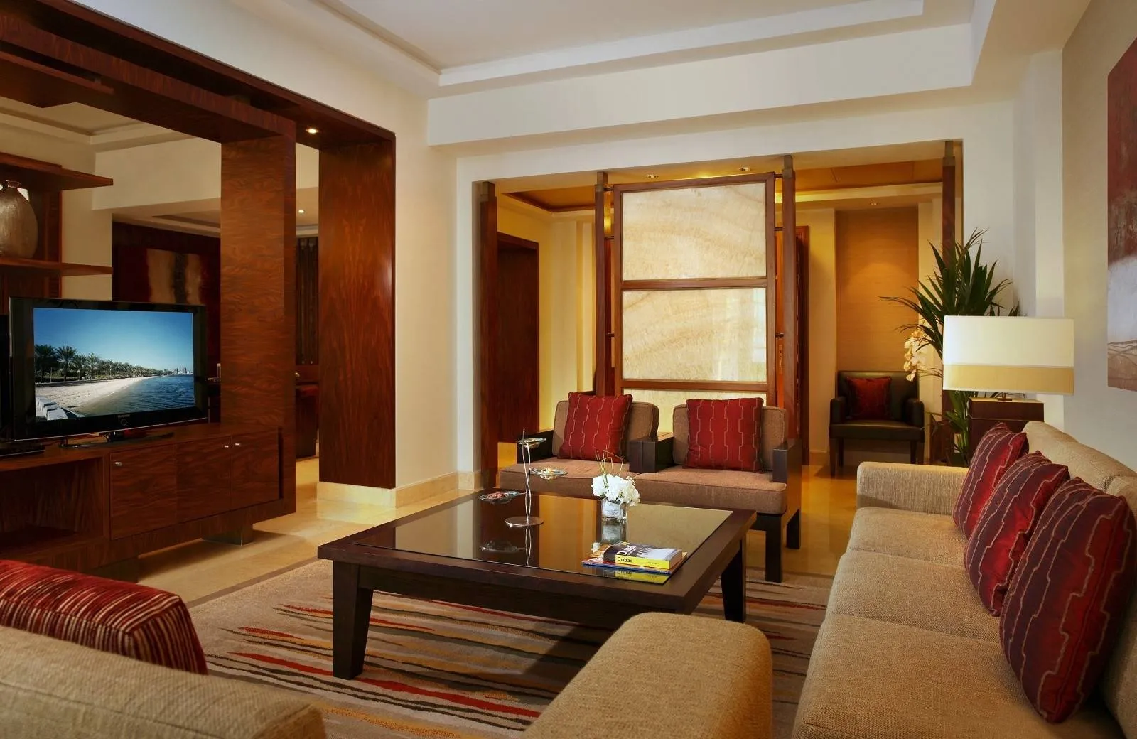 Amwaj Rotana Jumeirah Beach 5*