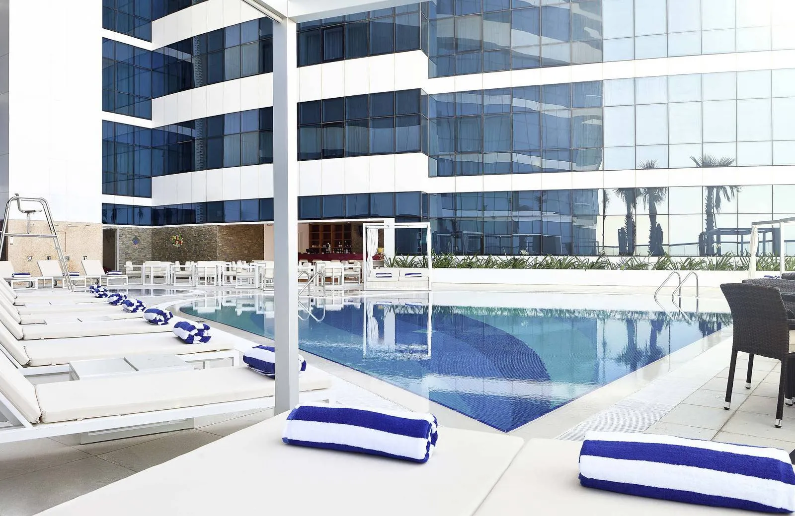Novotel Dubai Al Barsha 4*