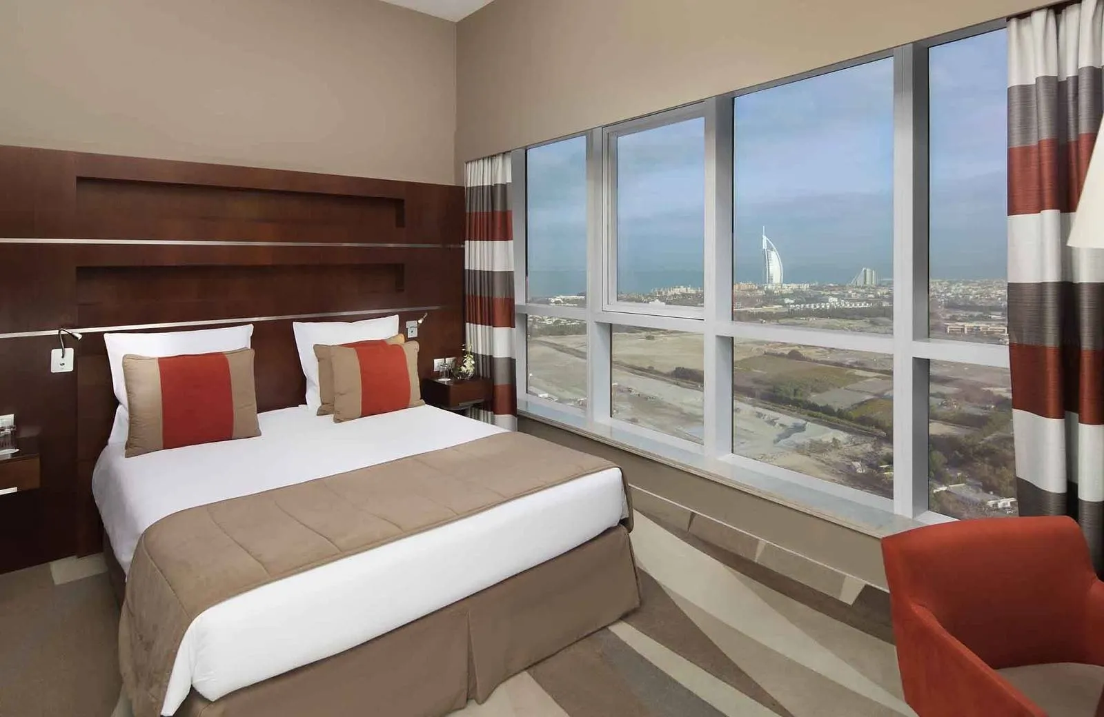 Novotel Dubai Al Barsha 4*