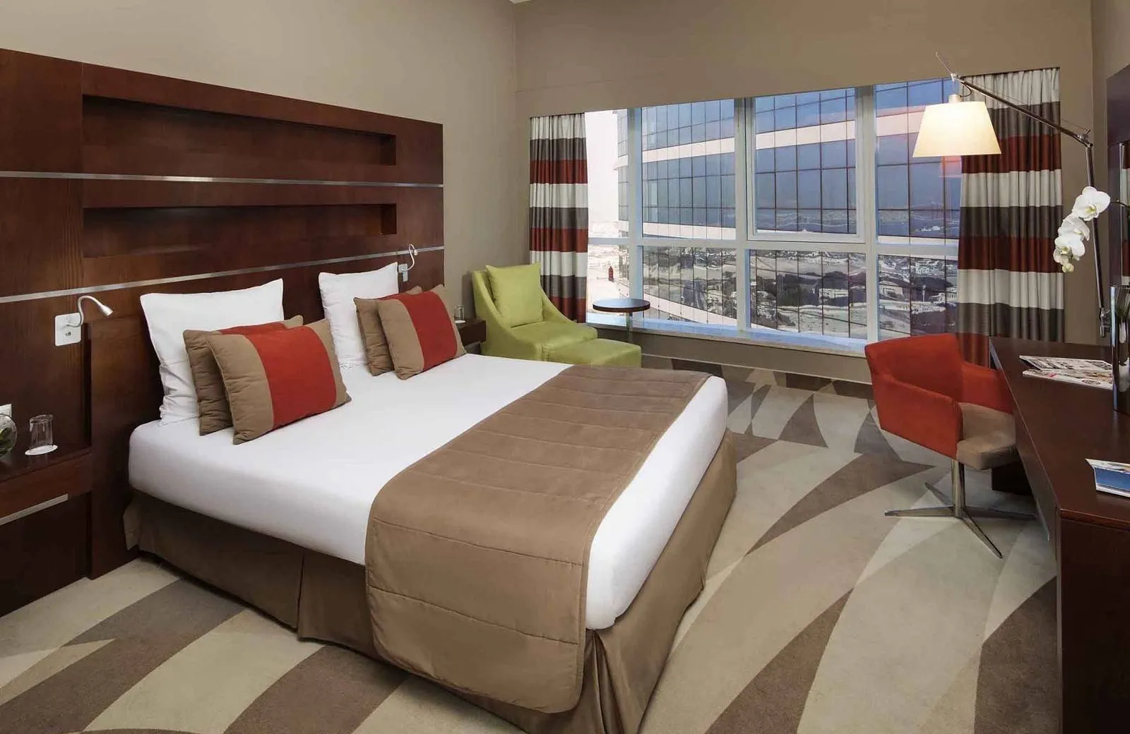 Novotel Dubai Al Barsha 4*