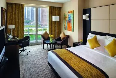 Mövenpick Hotel Jumeirah Lakes Towers 5*
