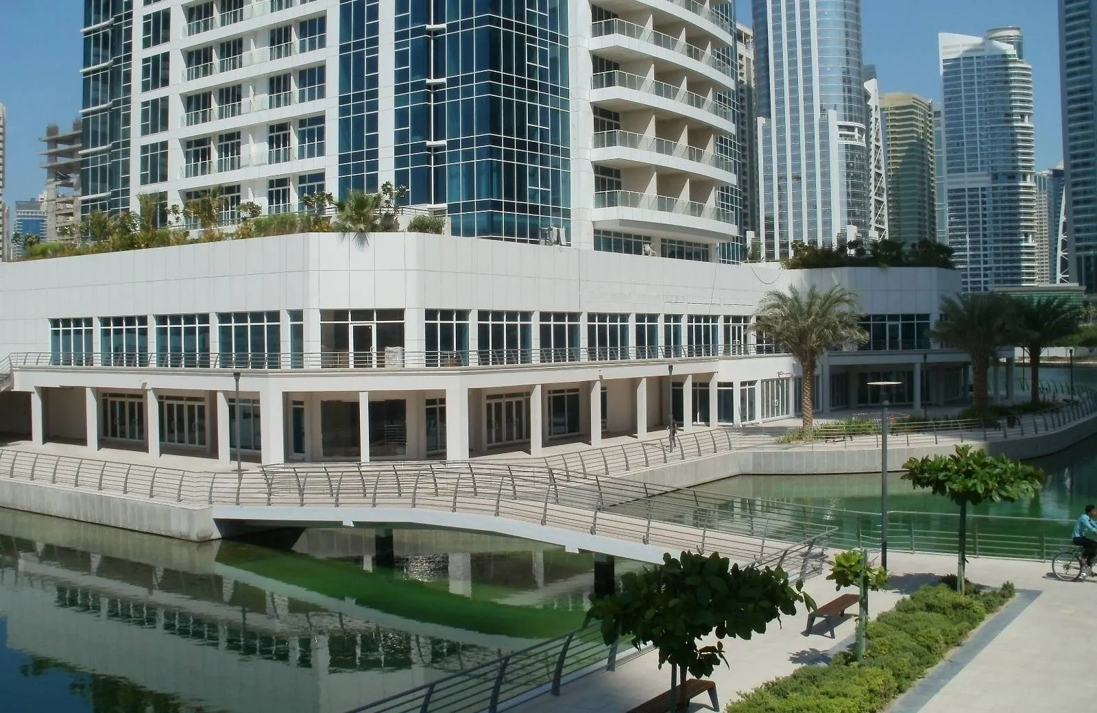 Mövenpick Hotel Jumeirah Lakes Towers 5*