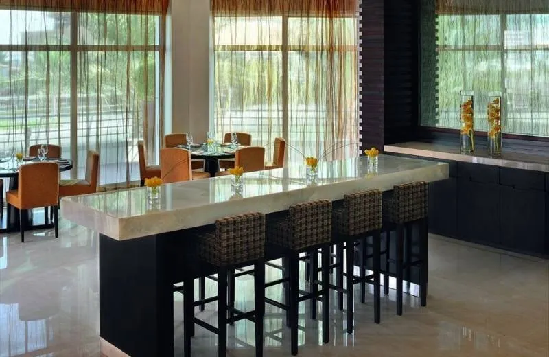 Mövenpick Hotel Jumeirah Lakes Towers 5*