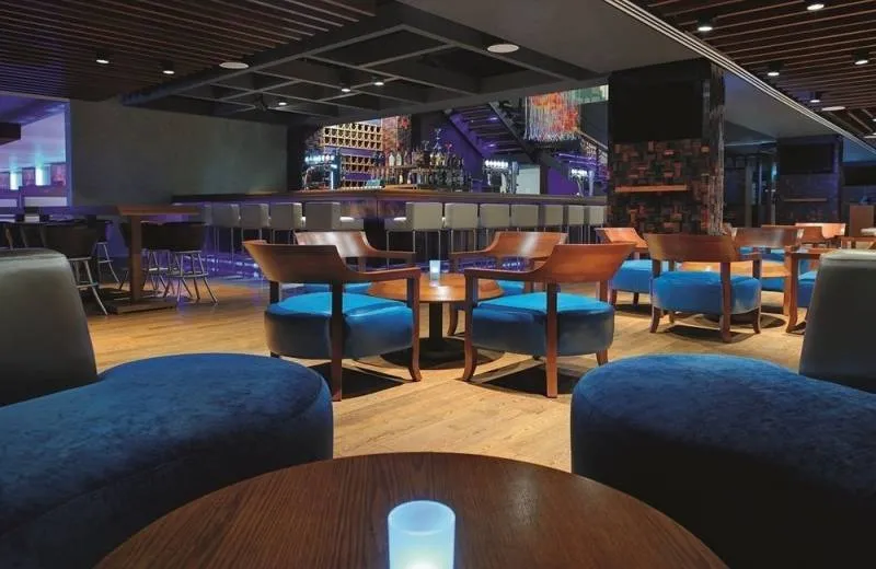 Mövenpick Hotel Jumeirah Lakes Towers 5*