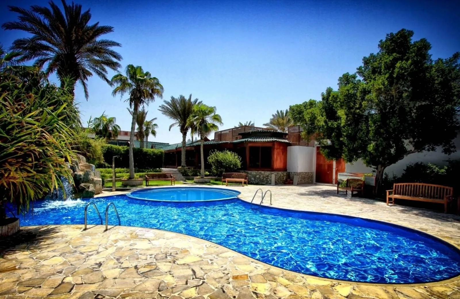 Dubai Marine Beach Resort & Spa 5*