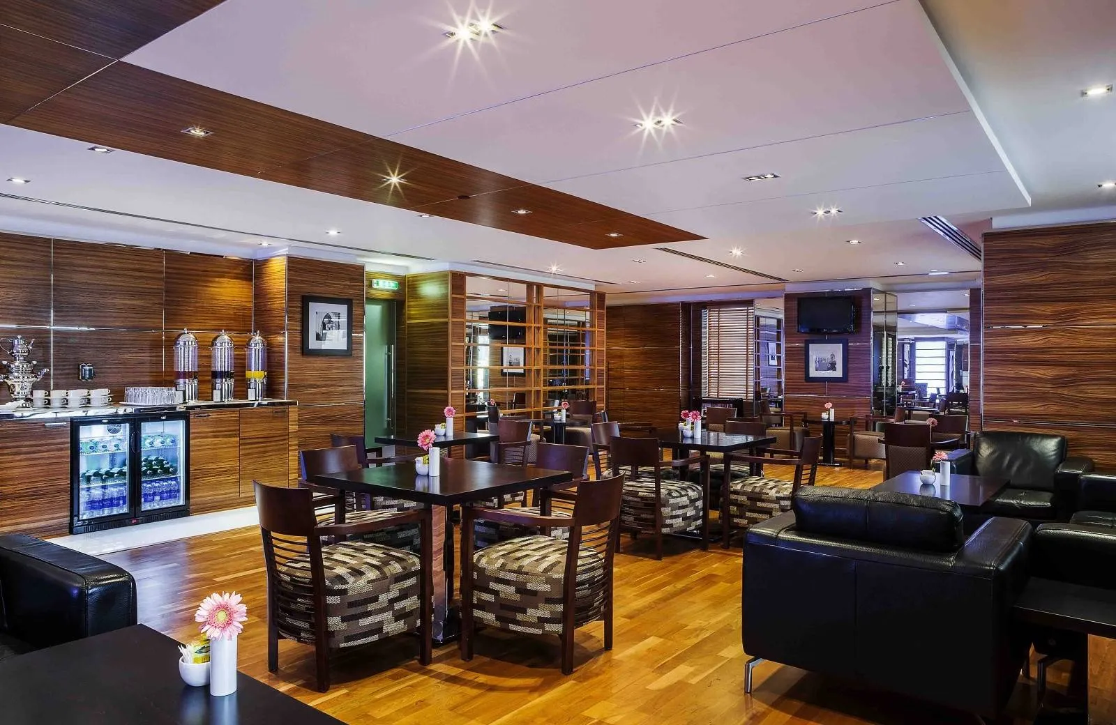 Hilton Dubai The Walk 4*