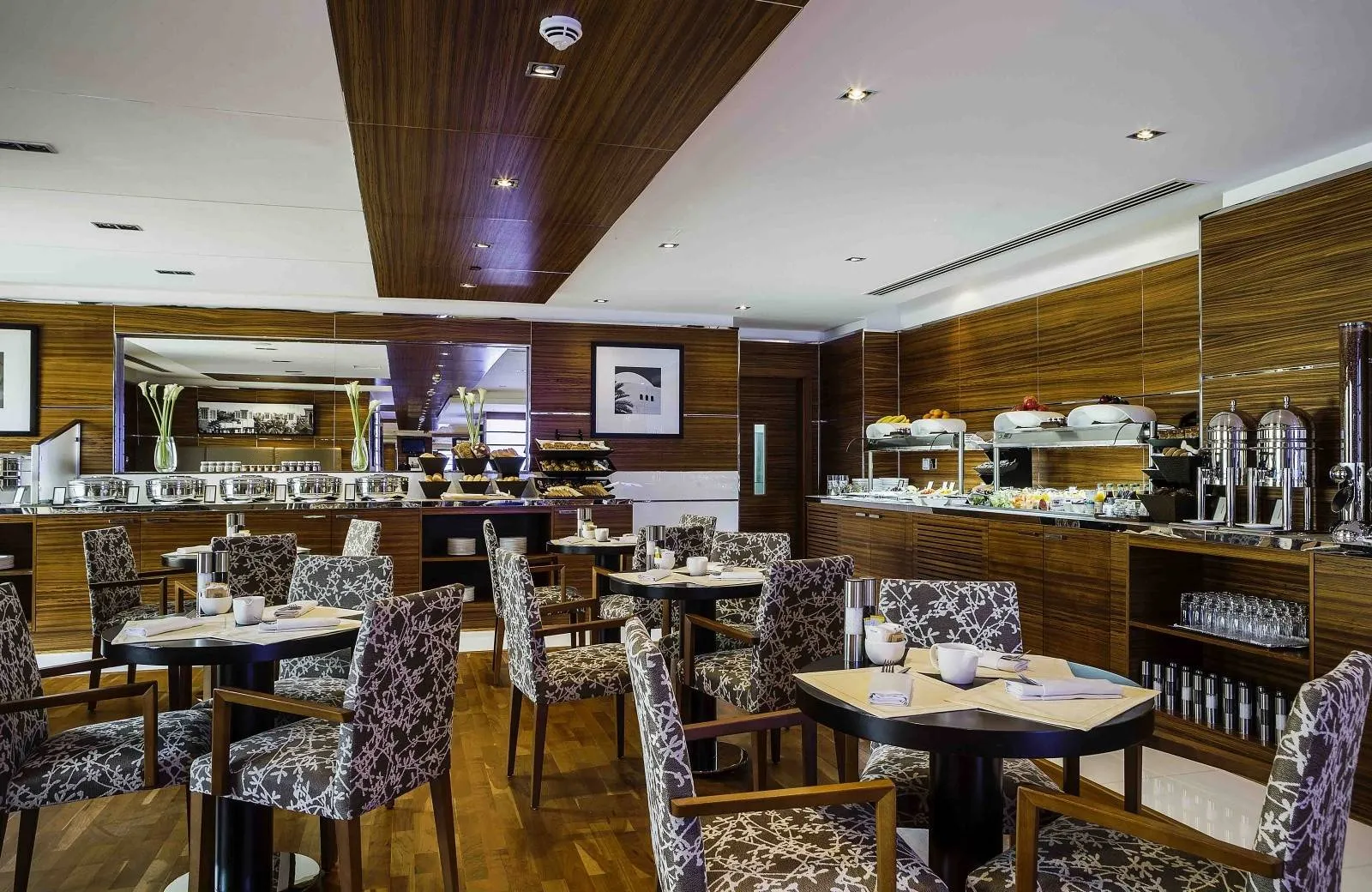 Hilton Dubai The Walk 4*