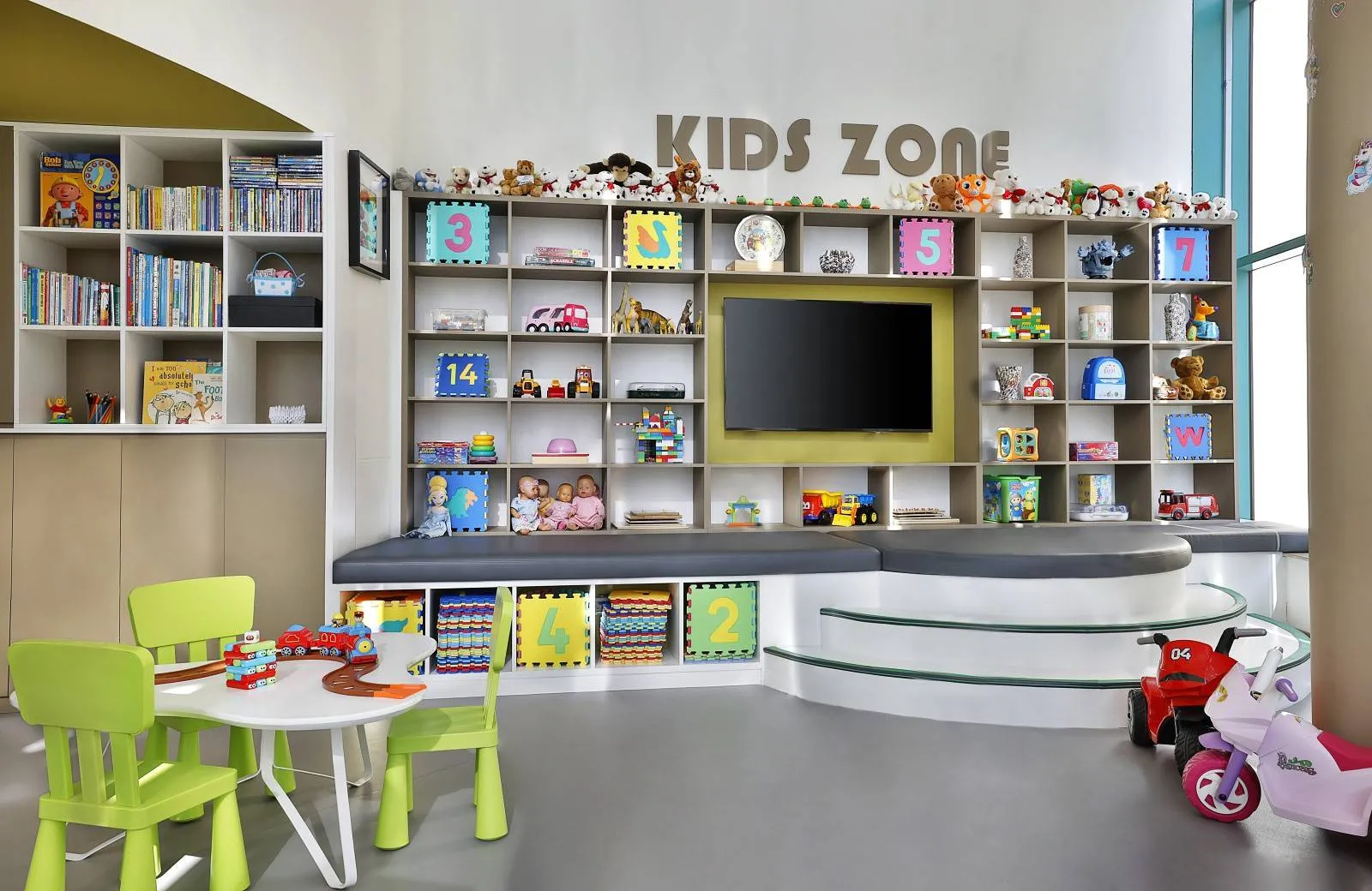 Hilton Dubai The Walk 4*