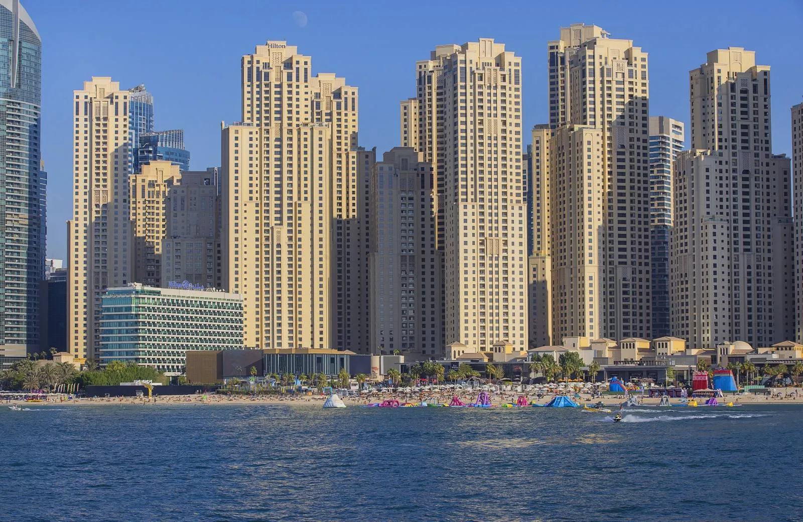 Hilton Dubai The Walk 4*