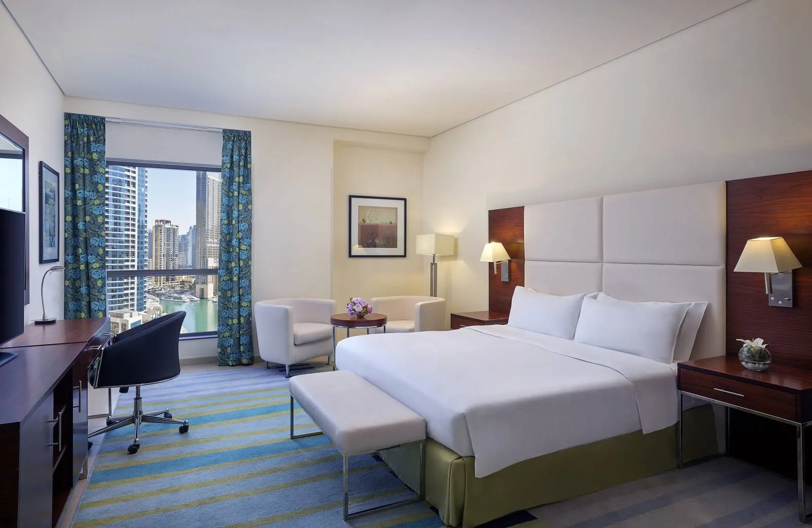 Hilton Dubai The Walk 4*