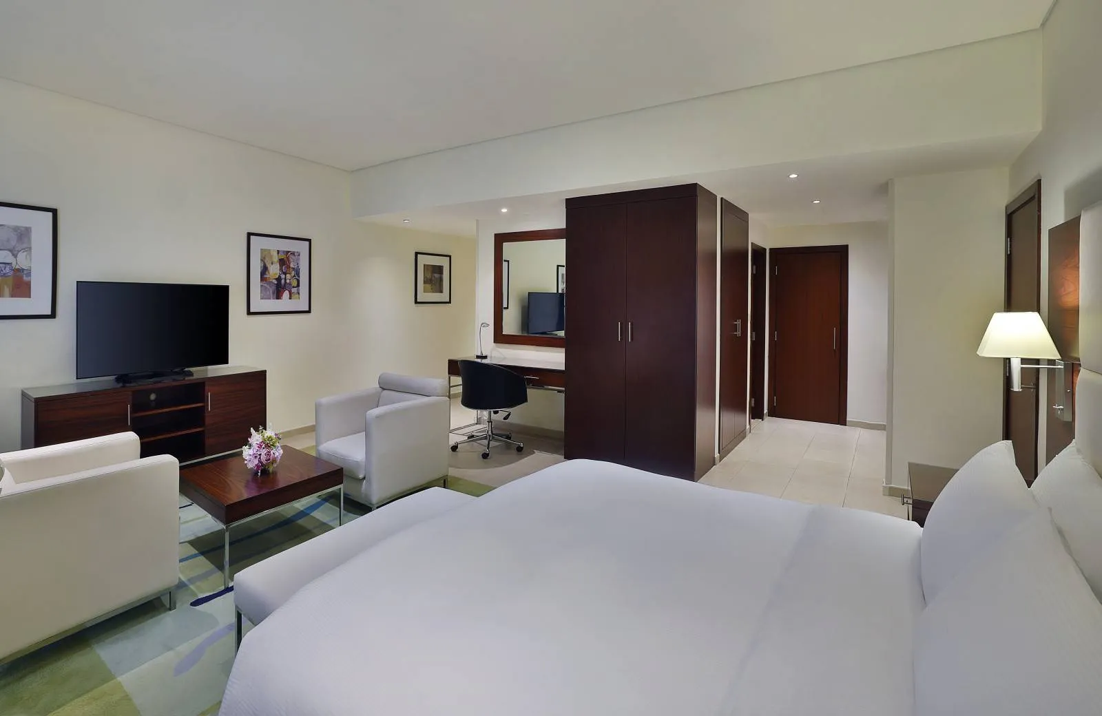 Hilton Dubai The Walk 4*