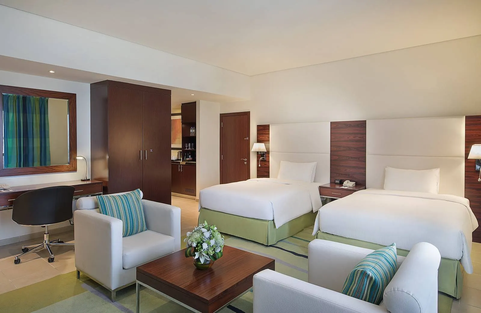 Hilton Dubai The Walk 4*