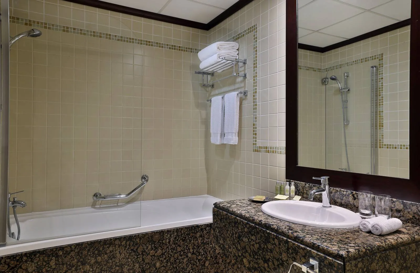 Hilton Dubai The Walk 4*