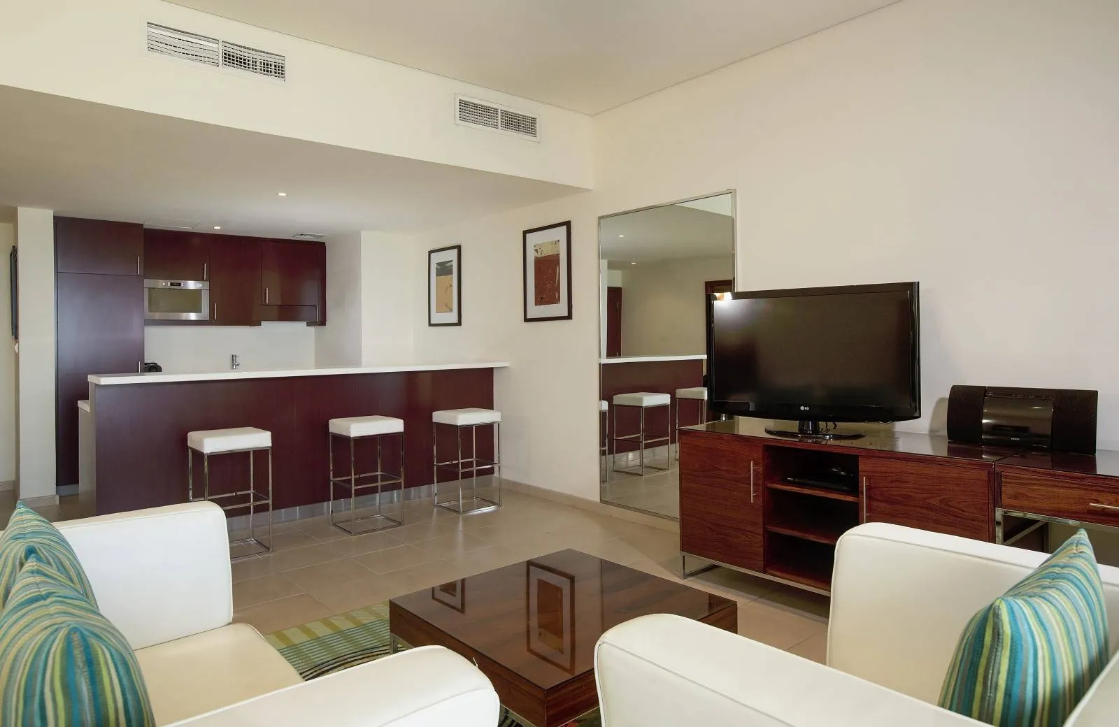 Hilton Dubai The Walk 4*