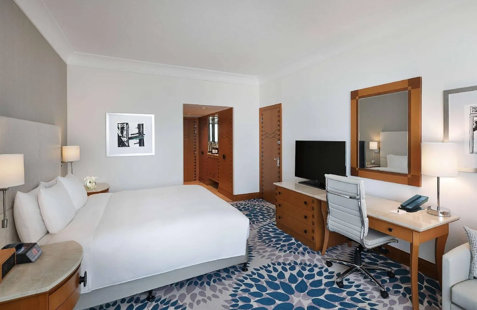 Hilton Dubai Jumeirah Resort 5*