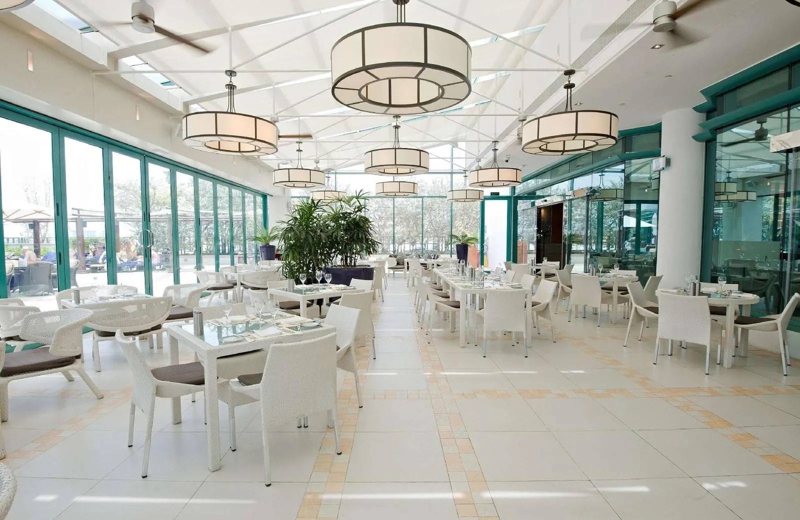 Hilton Dubai Jumeirah Resort 5*