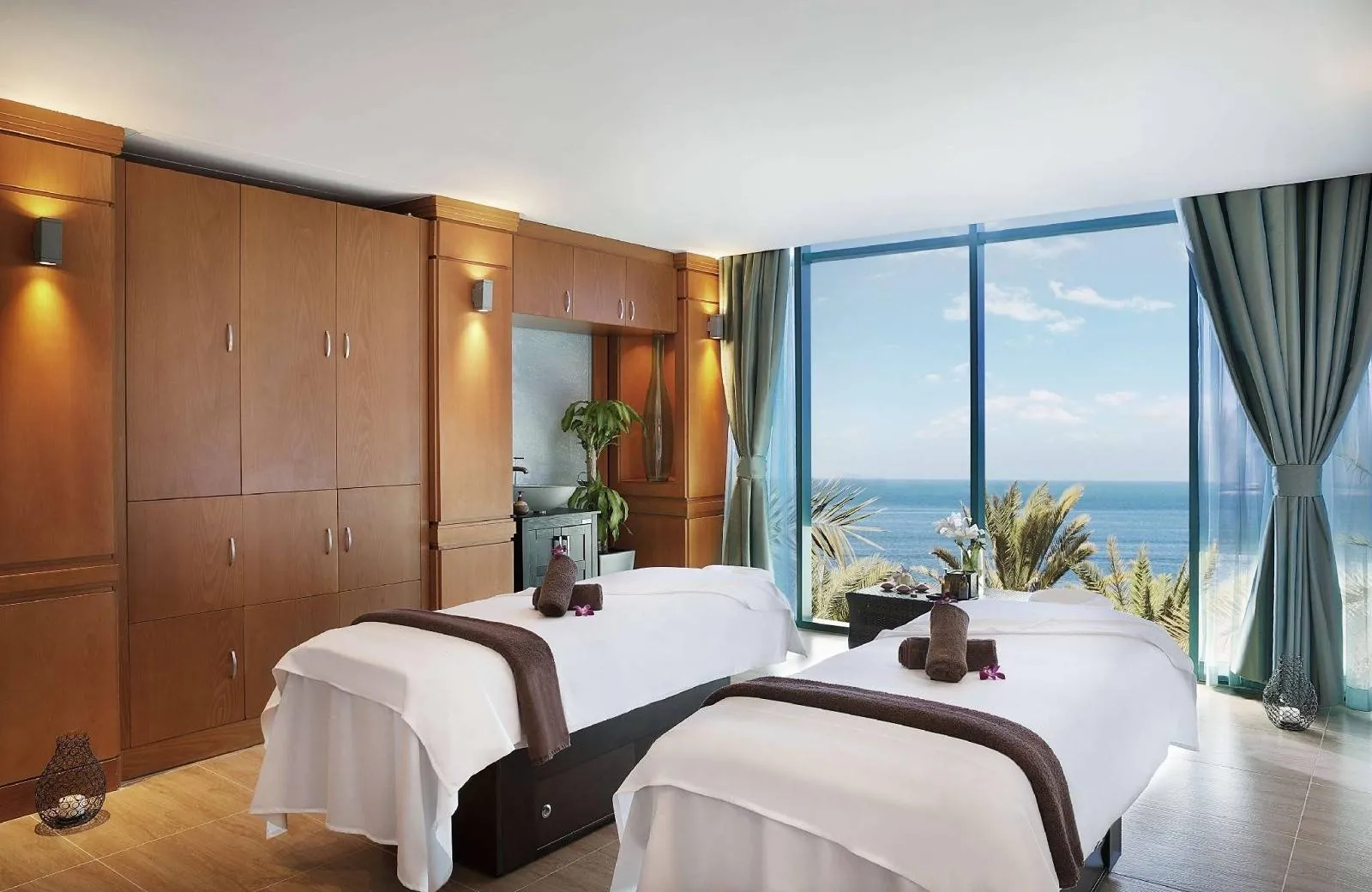 Hilton Dubai Jumeirah Resort 5*