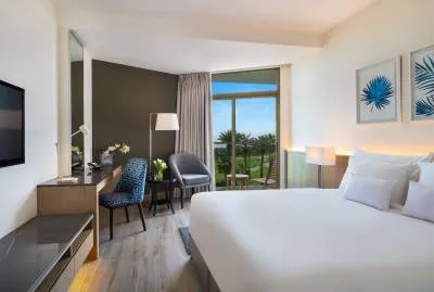 JA Beach Hotel 5*