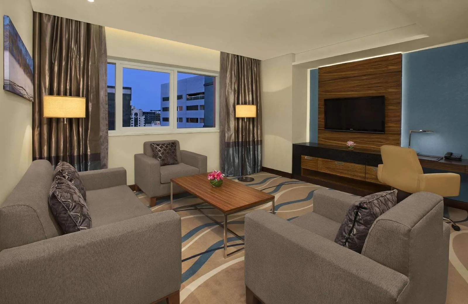 DoubleTree by Hilton Hotel & Residences Dubai Al Barsha  4*