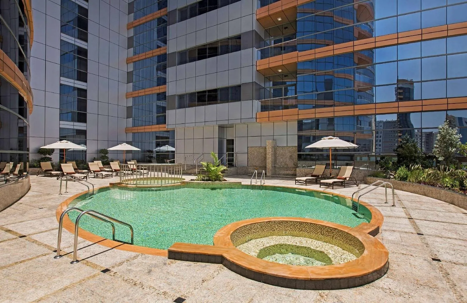 DoubleTree by Hilton Hotel & Residences Dubai Al Barsha  4*