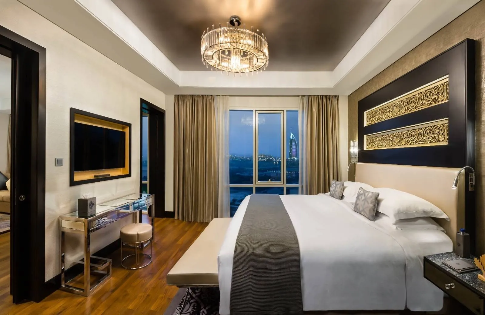 Kempinski Hotel Mall of the Emirates 5*