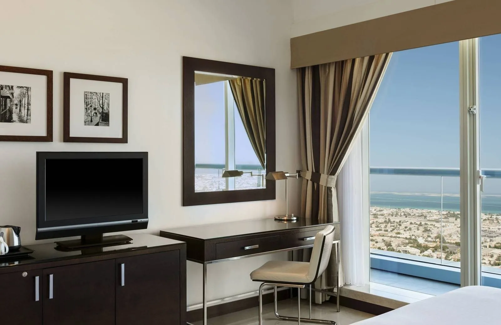 Four Points By Sheraton Sheikh Zayed Road 4*