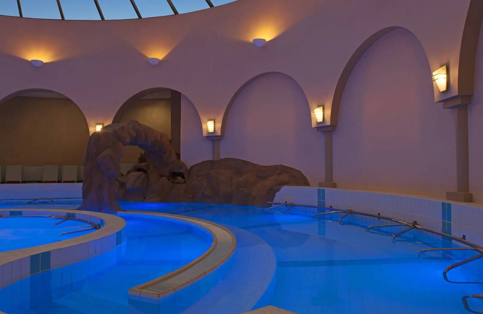 Le Meridien Abu Dhabi 4*