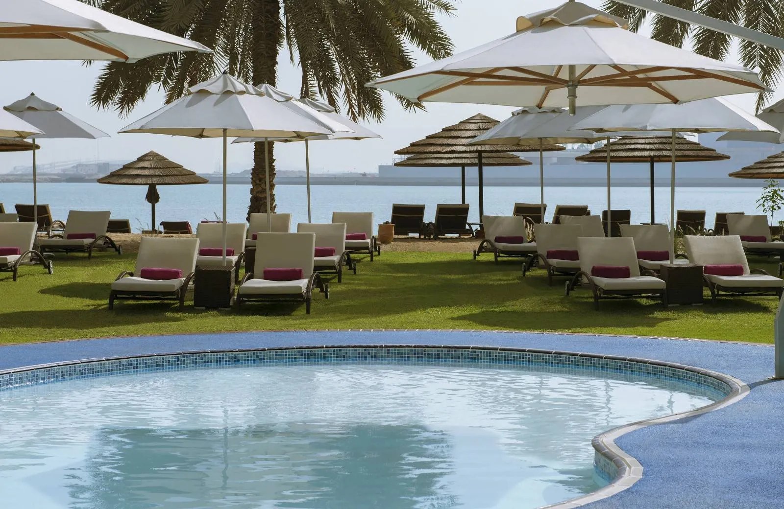 Le Meridien Abu Dhabi 4*