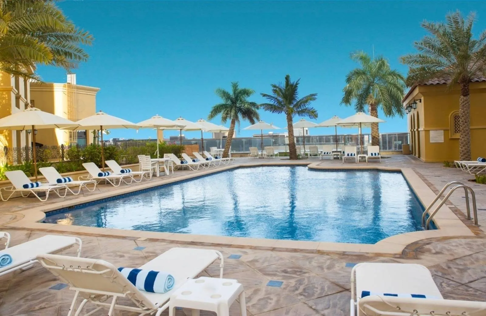 Roda Amwaj Suites 4*