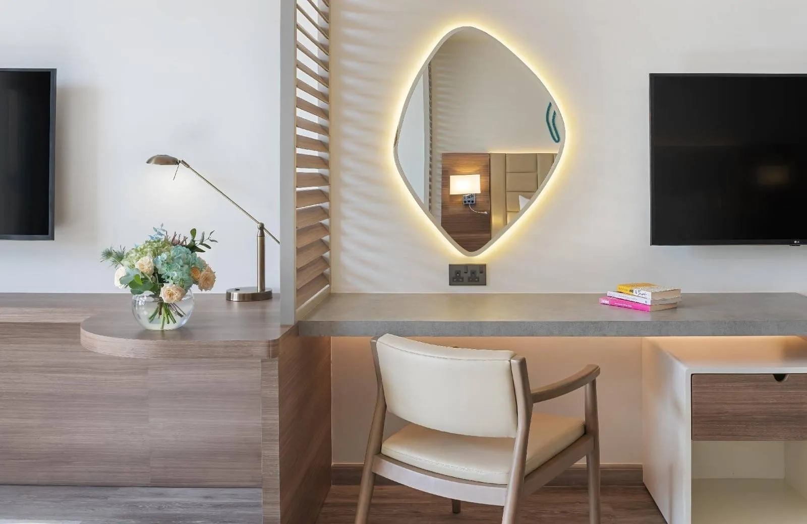 JA Palm Tree Court 5*