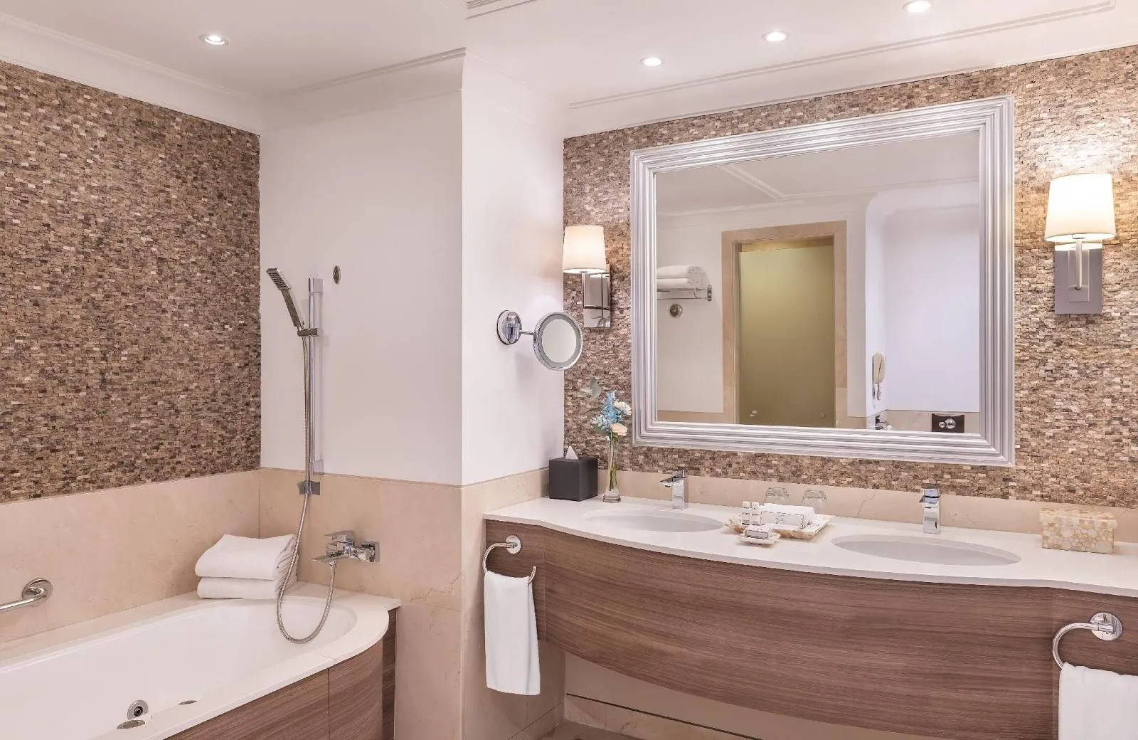 JA Palm Tree Court 5*