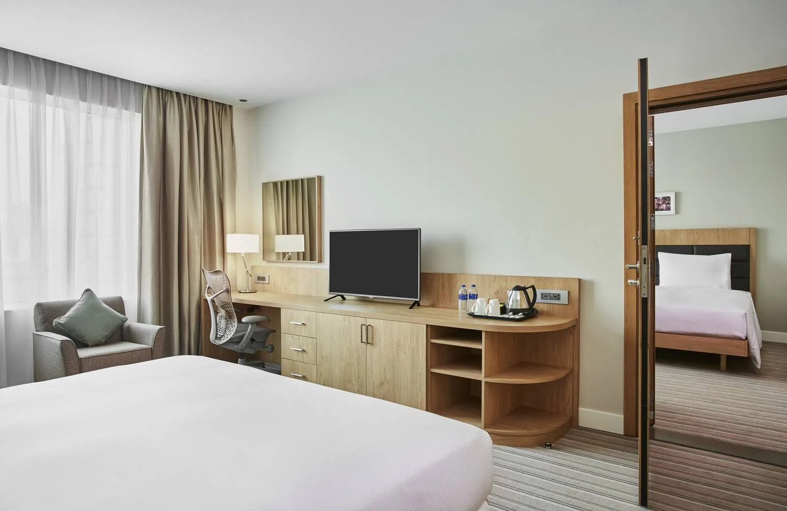 Hilton Garden Inn Dubai, Mall Avenue 4*