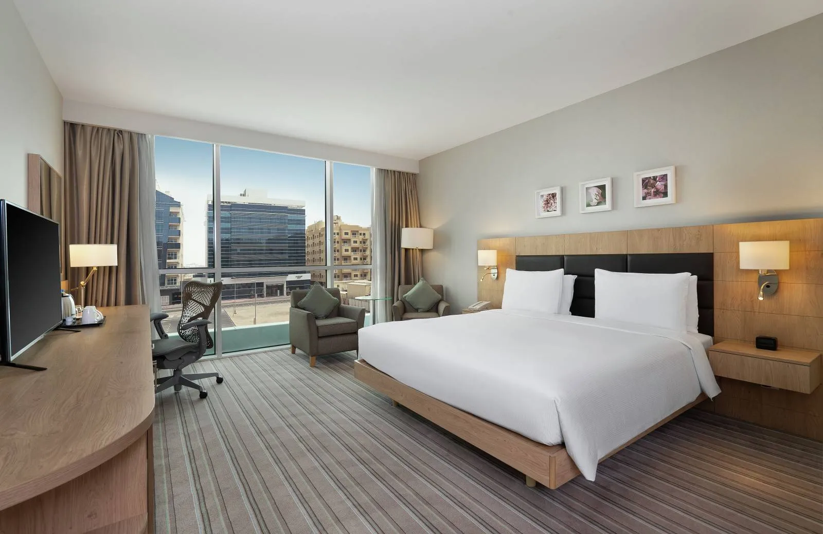 Hilton Garden Inn Dubai, Mall Avenue 4*