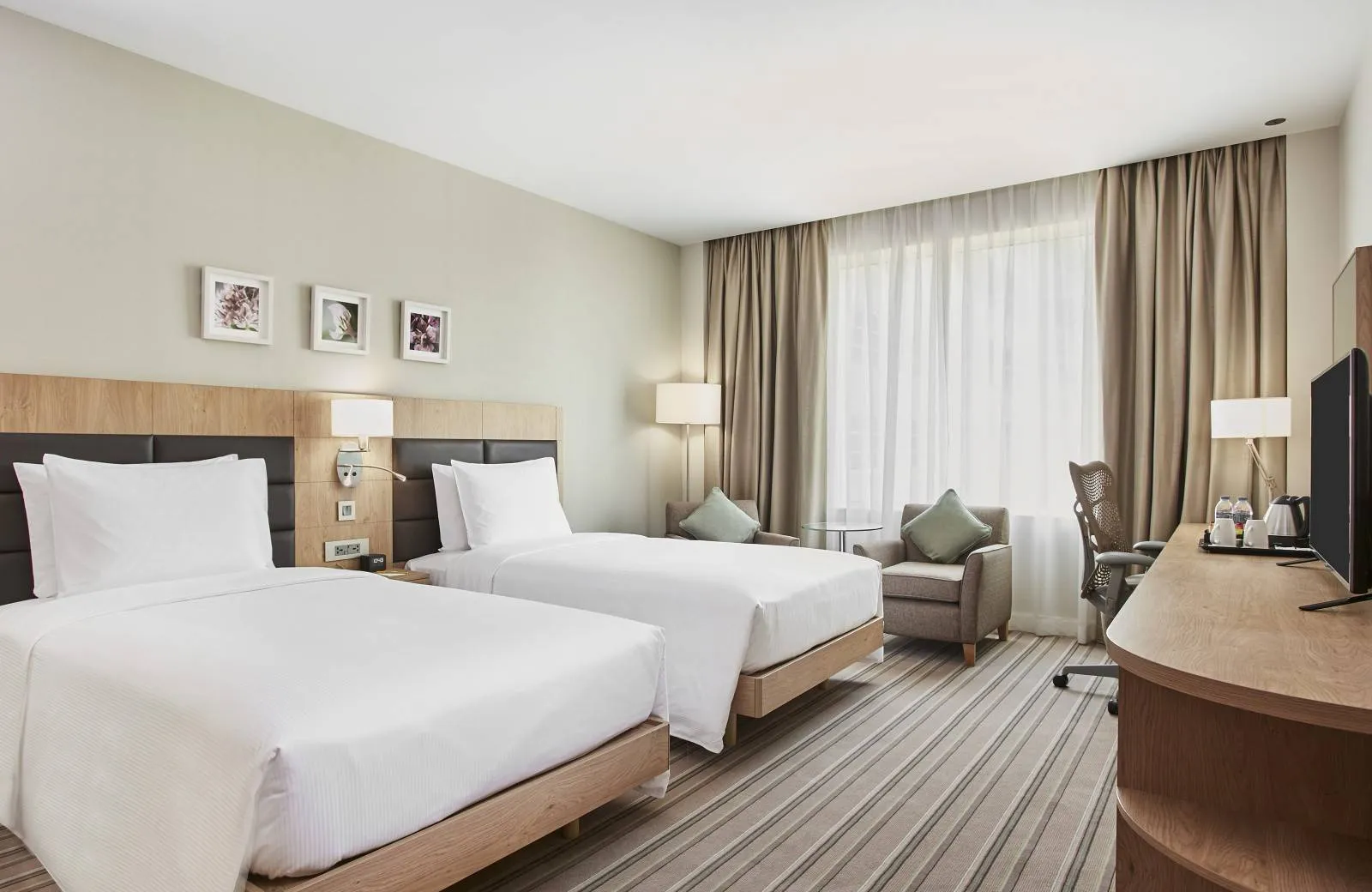 Hilton Garden Inn Dubai, Mall Avenue 4*