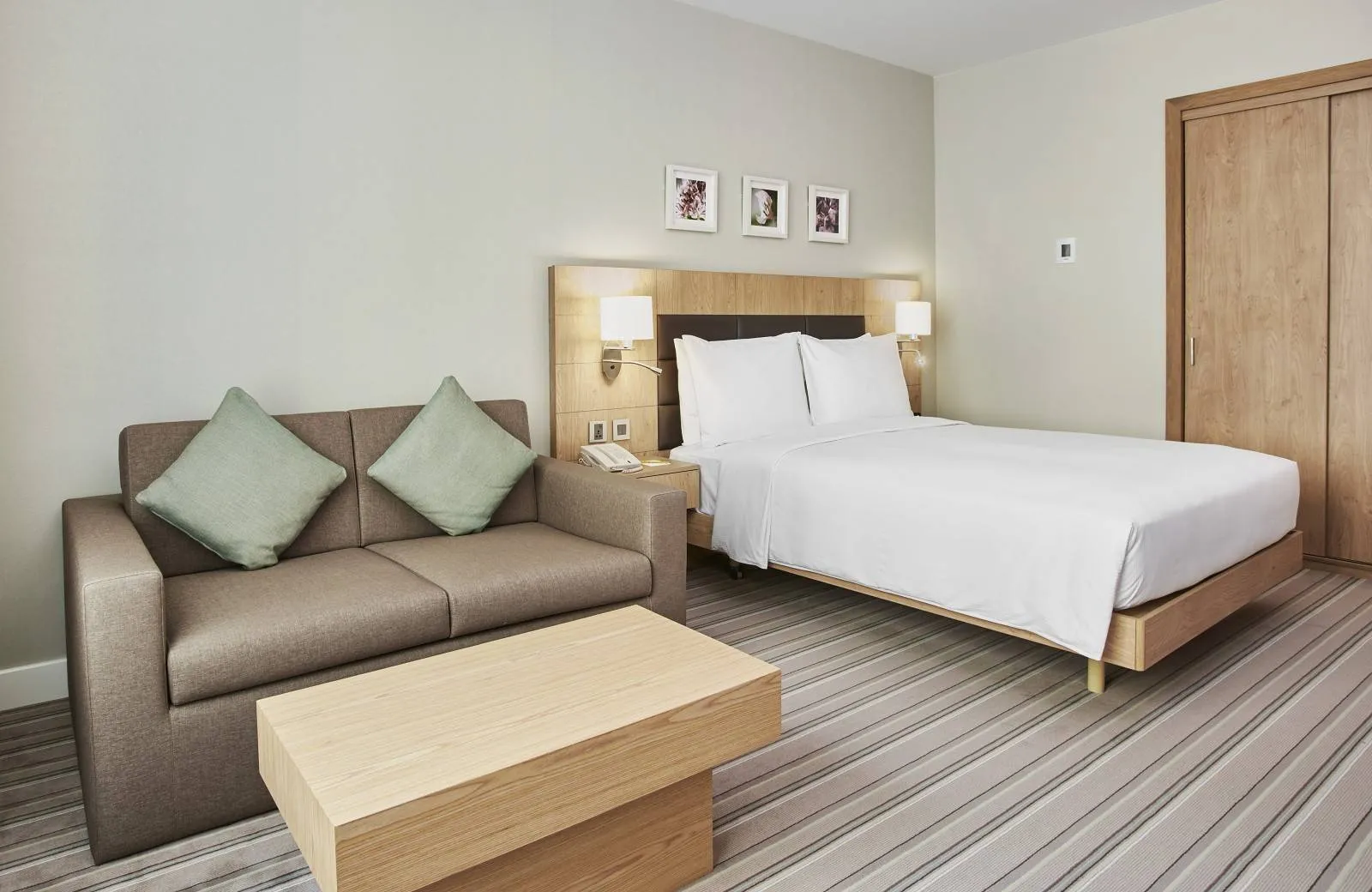 Hilton Garden Inn Dubai, Mall Avenue 4*