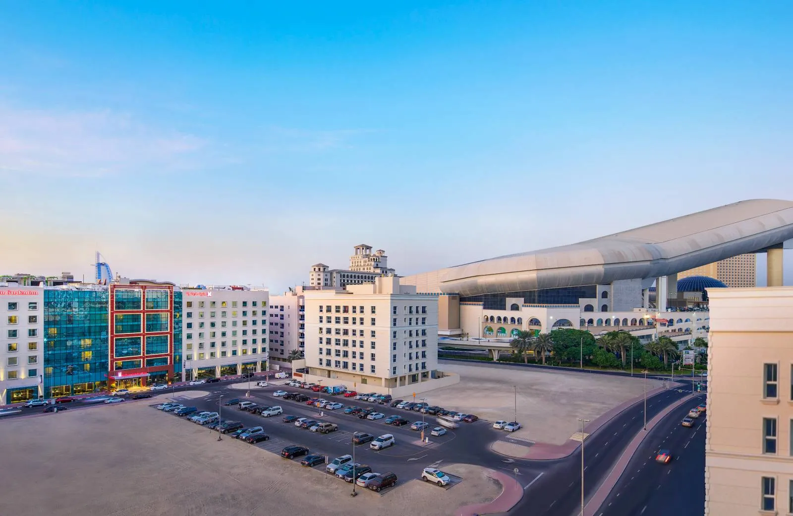 Hilton Garden Inn Dubai, Mall Avenue 4*
