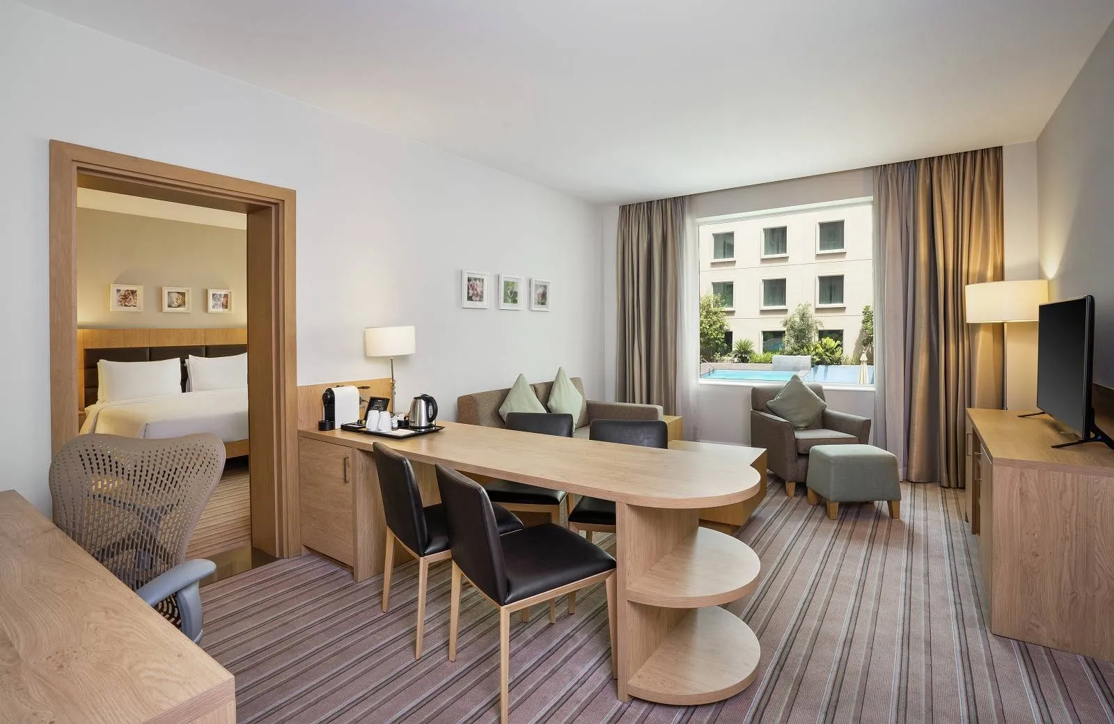 Hilton Garden Inn Dubai, Mall Avenue 4*