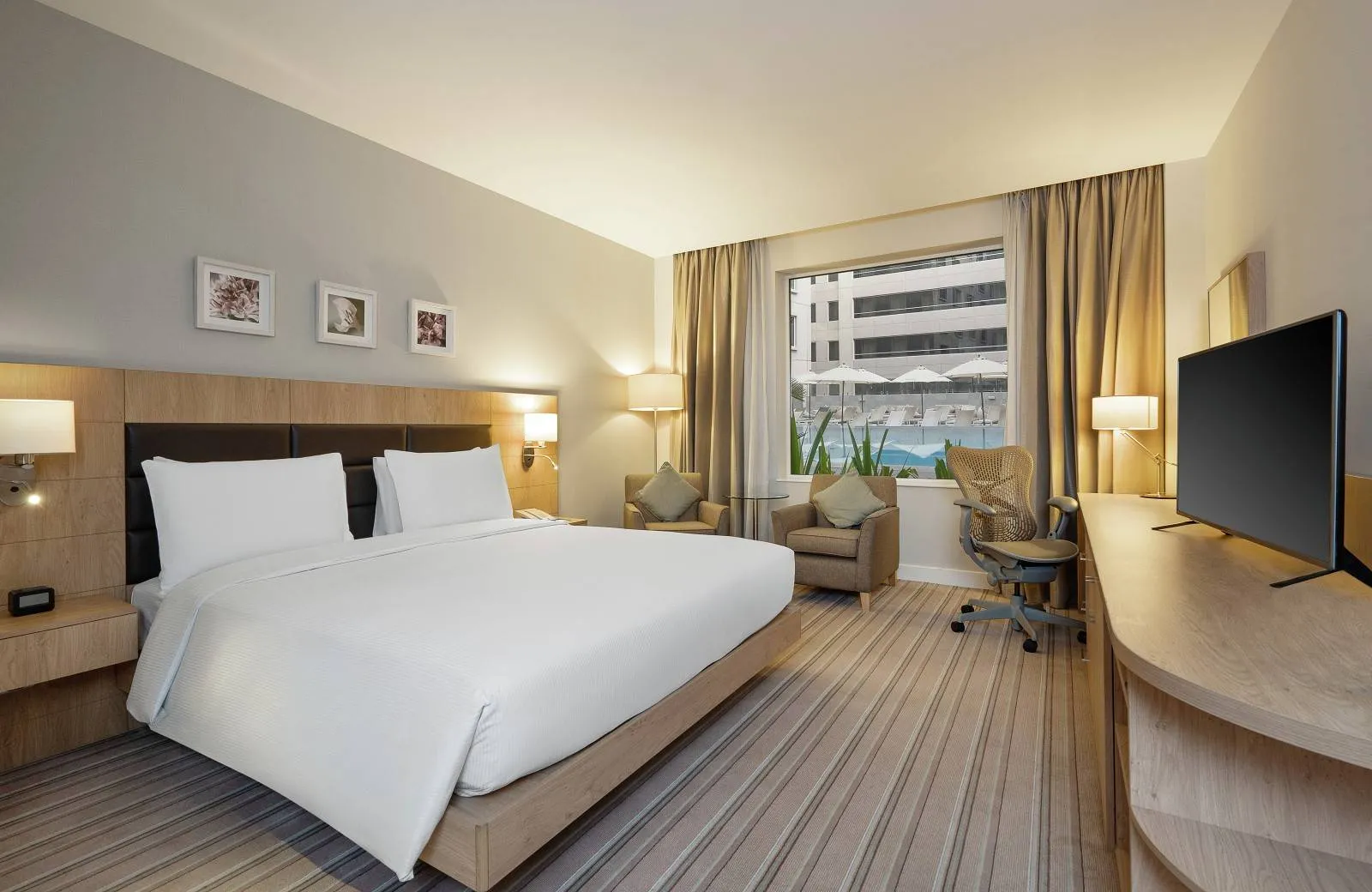 Hilton Garden Inn Dubai, Mall Avenue 4*