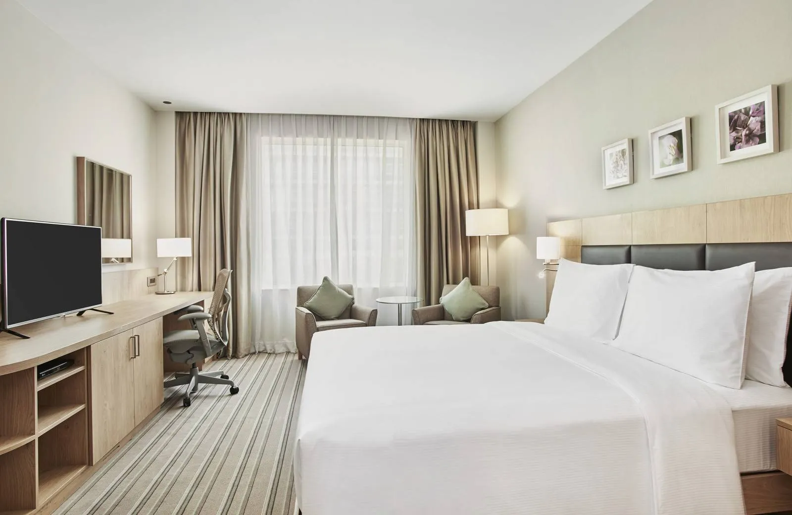 Hilton Garden Inn Dubai, Mall Avenue 4*