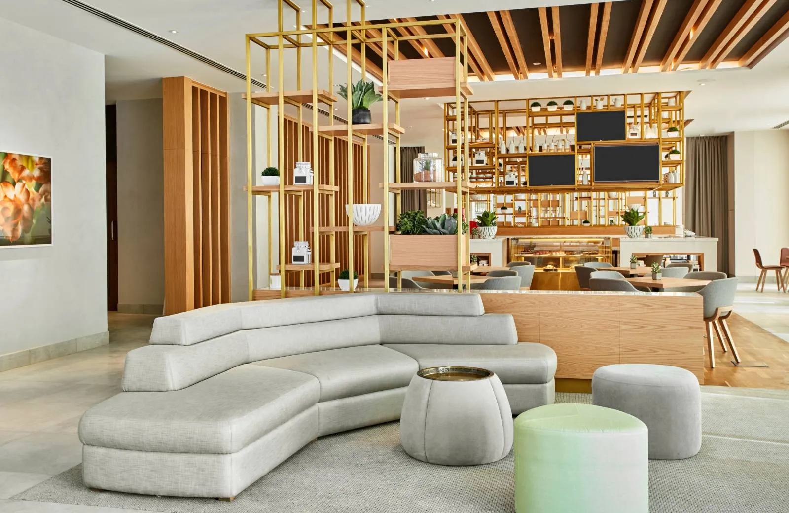 Hilton Garden Inn Dubai, Mall Avenue 4*