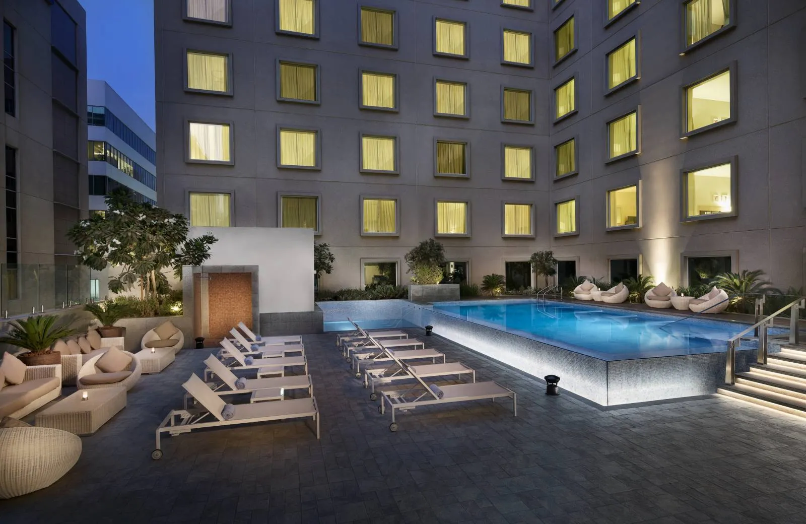 Hilton Garden Inn Dubai, Mall Avenue 4*