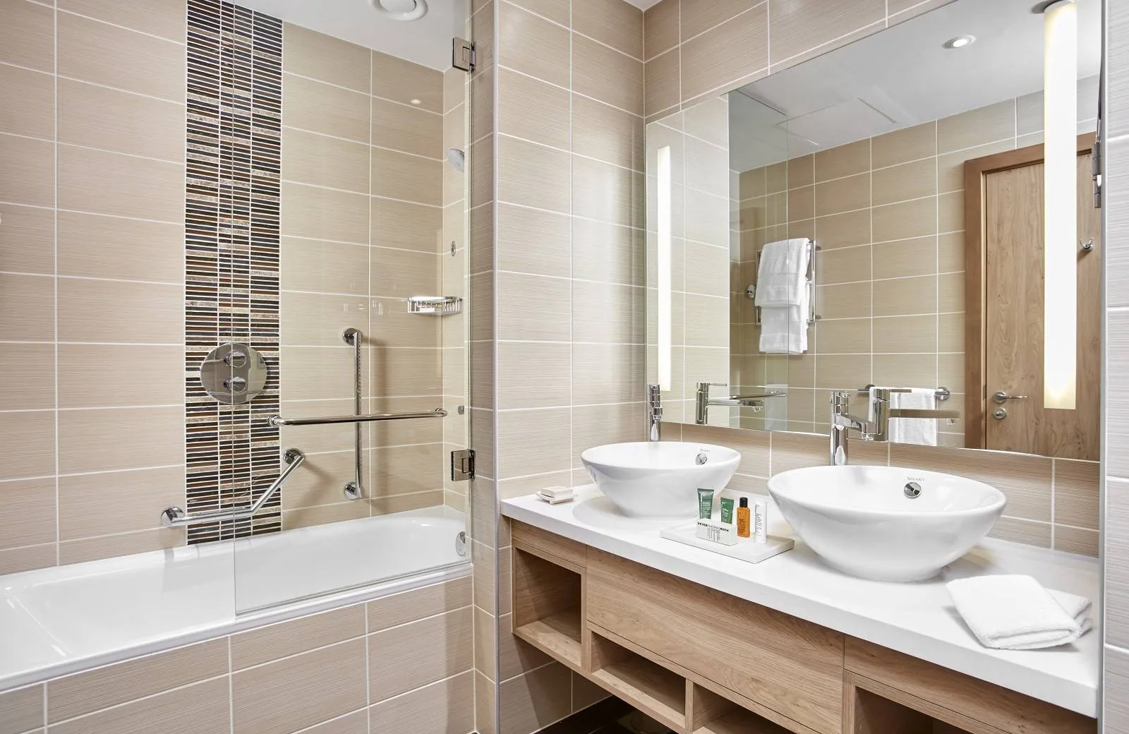 Hilton Garden Inn Dubai, Mall Avenue 4*