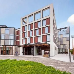 Hampton by Hilton Dubai Al Seef 3*