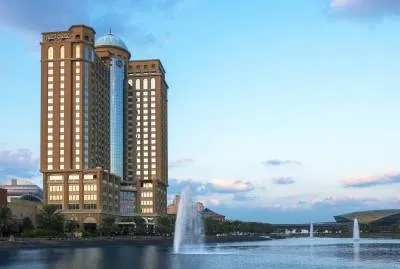 Sheraton Mall of the Emirates Hotel, Dubai 5*