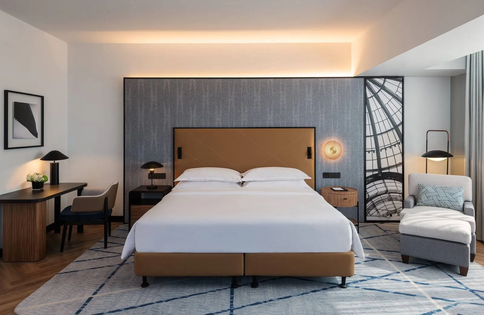 Sheraton Mall of the Emirates Hotel, Dubai 5*