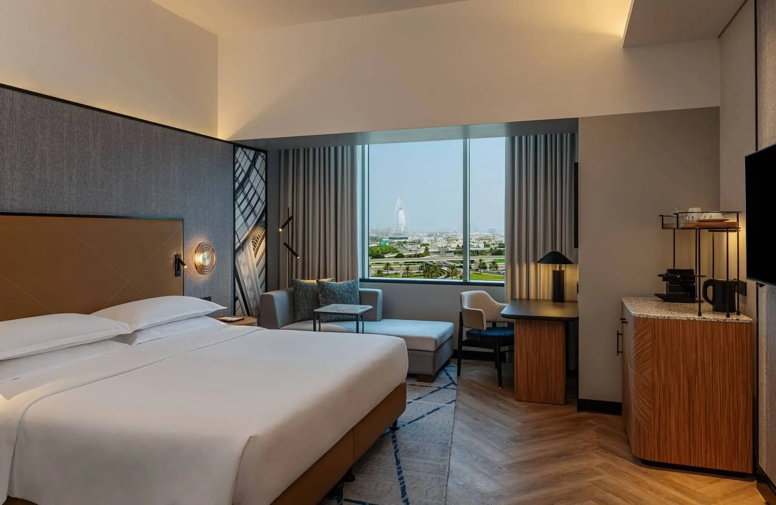 Sheraton Mall of the Emirates Hotel, Dubai 5*